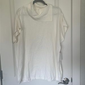 NWT Vince Camuto Top.  XL